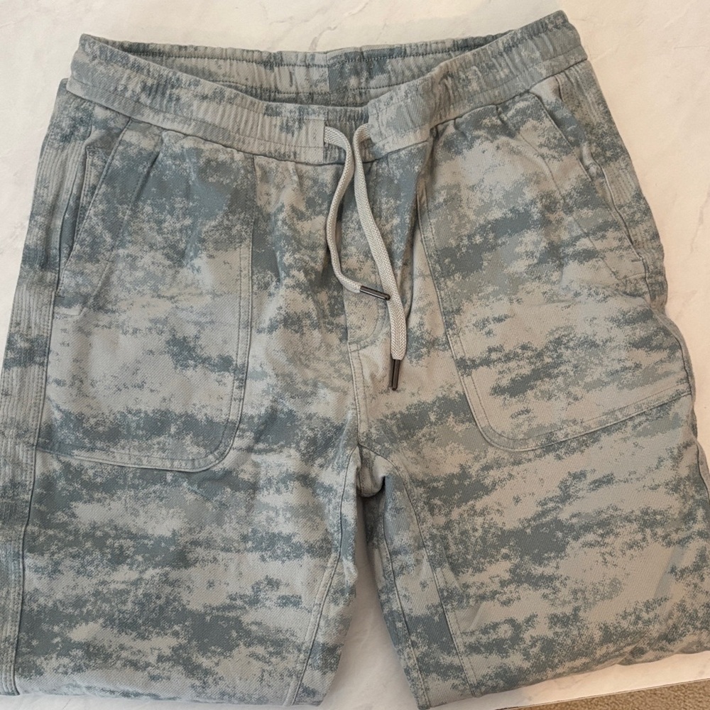 Athleta camo women’s joggers. Small.